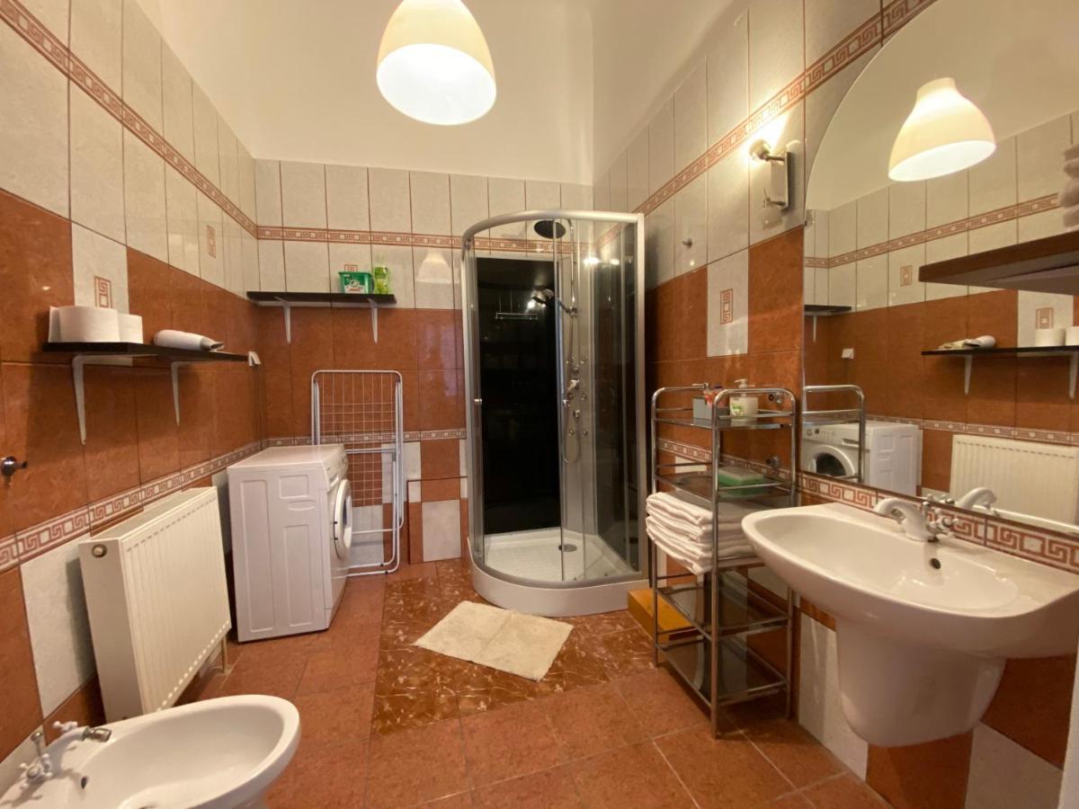 3 Bedrooms- Central Quarter Apartment Budapest Esterno foto