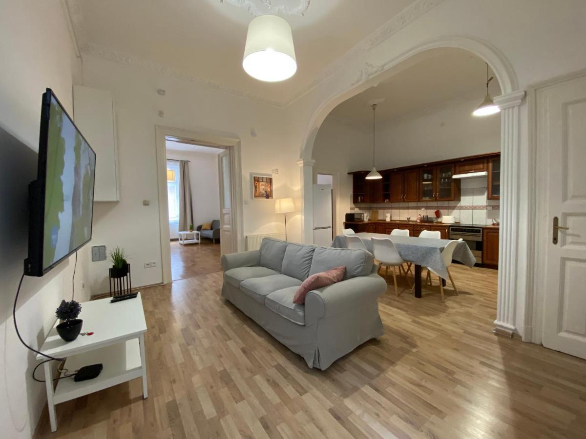 3 Bedrooms- Central Quarter Apartment Budapest Esterno foto